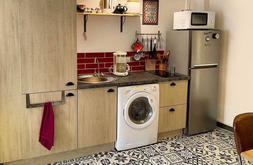 Hyeres City Centre Apartment | Bright, charming studio (30 m2) in the heart of Vieux Hyères