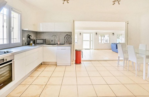 Grans House | Bright, comfortable cottage in a quiet location.