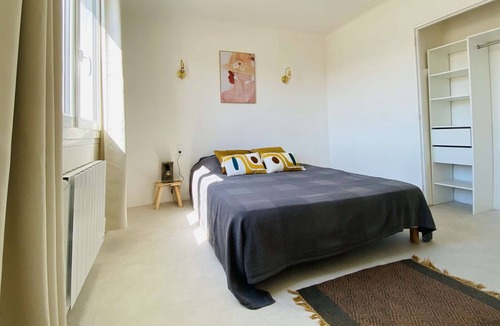 Beaucaire Apartment | Bright Space with Balcony, 3 Bedrooms, and Parking: Perfect Holidays!