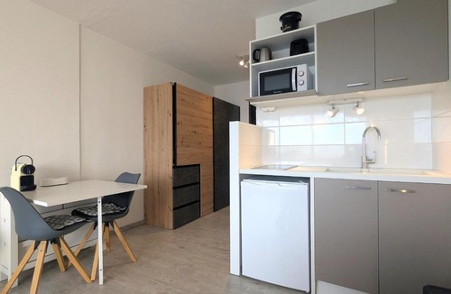 La Seyne-sur-Mer Apartment | Bright studio with pool and sea view