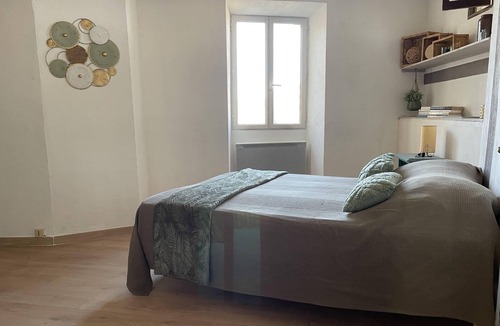 Bonnieux House | Bright town house