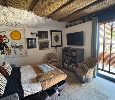 Cadenet House | CaBaNa 52 La Suite troglodyte Proche Lourmarin