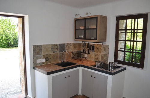 Aix-en-Provence Cottage | Campagne Chastel - gite in charming property with swimming pool