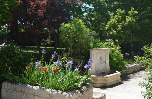 Aix-en-Provence Cottage | Campagne Chastel - gite in charming property with swimming pool