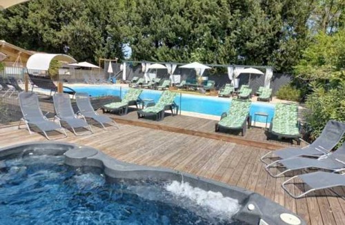 Paluds de Noves Ski Chalet | Camping 4 étoiles - Piscine - eehfaa
