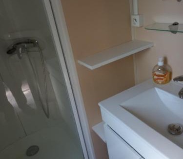La Roque-d'Antheron House | camping domaine des iscles