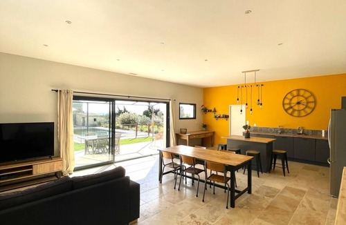 Caromb House | Caromb-maison 6 Personnes-3chambres-piscine-vue Dégagée