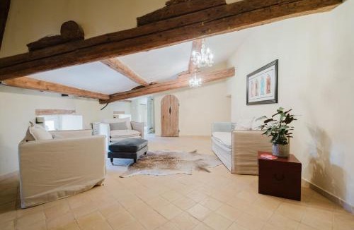 Montfavet Bed & Breakfast | Château Saint Perret