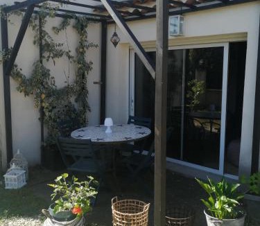La Roque-d'Antheron Bed & Breakfast | chalet sous le chant du chêne