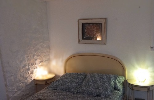 Jonquieres-Saint-Vincent Bed & Breakfast | Chambre au Cœur D'un Village, Gastronomie et Soins Bien-être au Rendez-vous !
