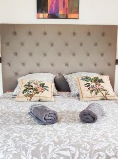 Rochefort-du-Gard Apartment | Chambre cosy avec terrasse sur la colline boisée, parking privé, jardin, calme, climatisation, 10 mn pont du Gard num7
