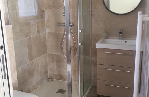 Cabries Bed & Breakfast | Chambre d hôtes Cabries Calas 5 min gare TGV Aix Pôle d activités d Aix en Provence et Arena