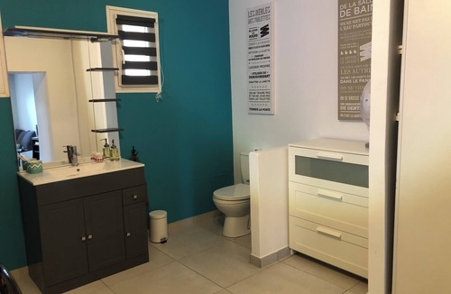 Chateaurenard Other | Chambre et Salon Privé en Provence
