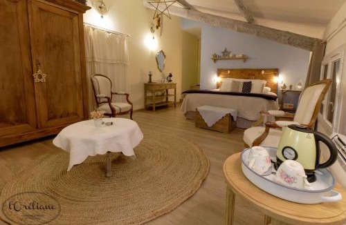 Chateauneuf-de-Gadagne Bed & Breakfast | CHAMBRES D'HÔTES L'Oréliane en Provence Adults Only