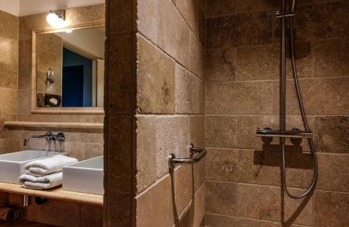 Forcalquier Hotel | Charembeau