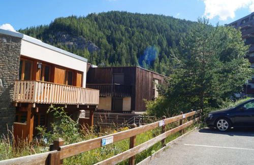 Pra Loup Apartment | Charmant appartement à Pra-Loup avec terrasse, parking, et accès facile aux pistes - FR-1-165A-65