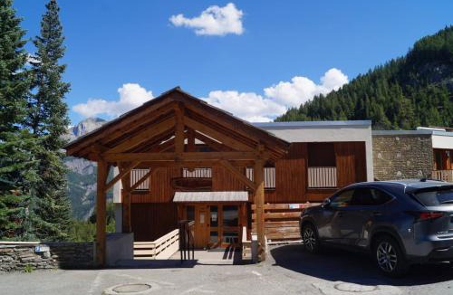 Pra Loup Apartment | Charmant appartement à Pra-Loup avec terrasse, parking, et accès facile aux pistes - FR-1-165A-65