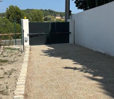 Marignane House | Charmant appartement indépendant avec Piscine