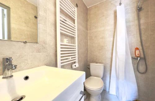 Remoulins Apartment | Charmant studio à 200m du Gardon