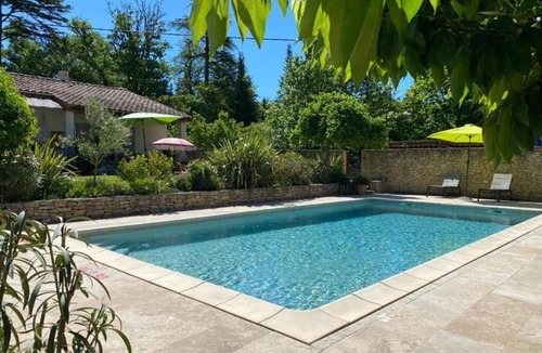 Venasque Bed & Breakfast | Charmante Chambre D'hôte au Coeur de la Provence à Venasque