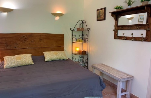 Venasque Bed & Breakfast | Charmante Chambre D'hôte au Coeur de la Provence à Venasque