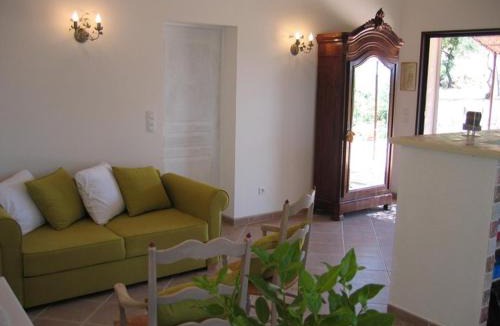 Entrecasteaux House | Charmante Petite Maison & Terrasse Plein SUD au Calme !