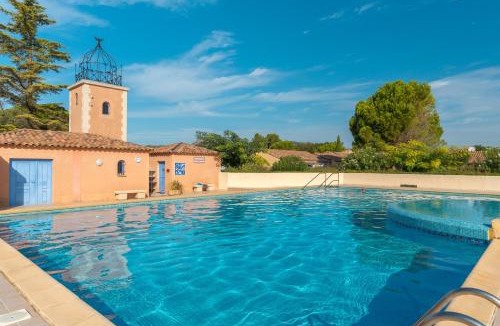 Eyguieres Apartment | Charming 2 bedroom House With Pool