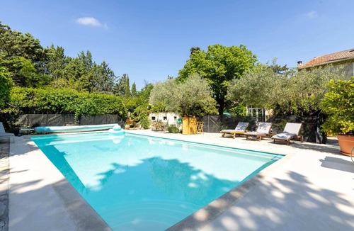 Pernes-les-Fontaines Villa | Charming farmhouse to rent in Provence-'Mas des Olivades'-Provencal farm.