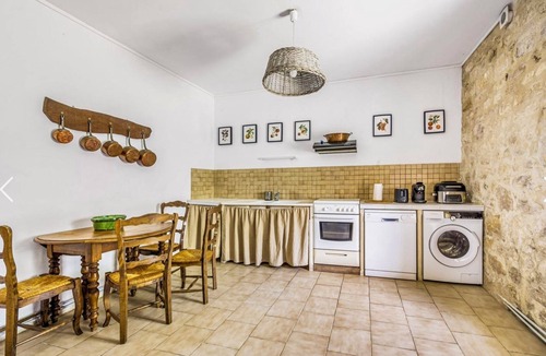 Beaucaire Cottage | Charming historic guest house & pool in heart of Provence. Arles-St-Rémy-Avignon