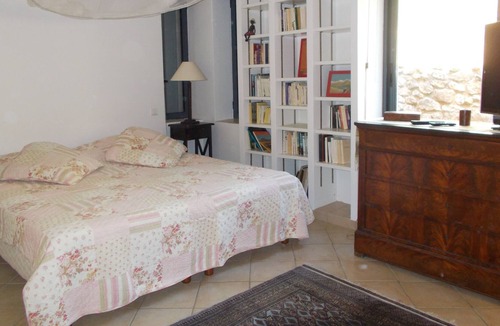 Le Barroux House | Charming house classified 4 * in the heart of a pine forest