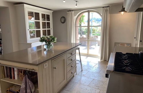 Roussillon House | Charming Provençal Country Home with heated pool and modern conveniences