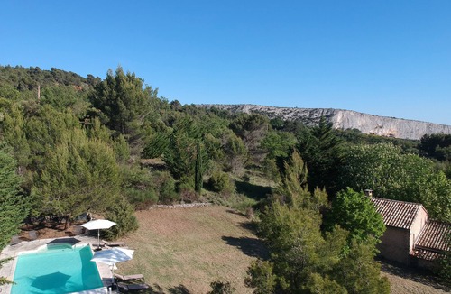 Lioux House | Charming Provencal farmhouse, swimming pool, nature and calm