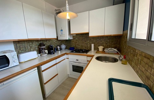Arcachon Apartment | Charming Studio in Central Arcachon with Parking, Walk to Beach and Shops