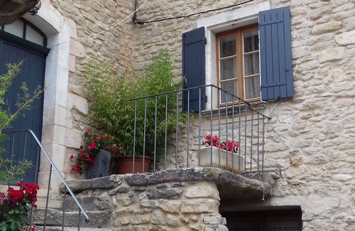 Cabrieres-d'Avignon House | Charming typical Provencal village house.