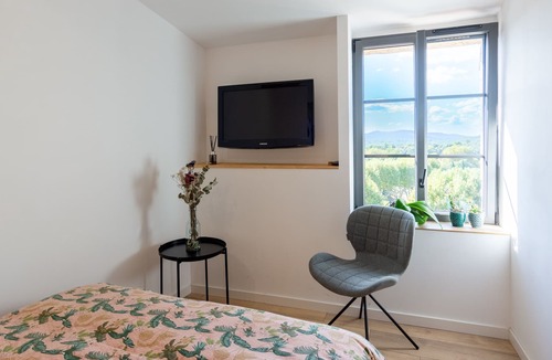 Jouques House | Charming village house with jacuzzi!