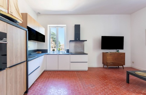 Miramas Apartment | Chateau de Couvent Apartment for 2 people next to the golf course