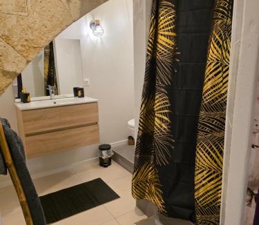Ledenon Apartment | Chez Karine - Appartement