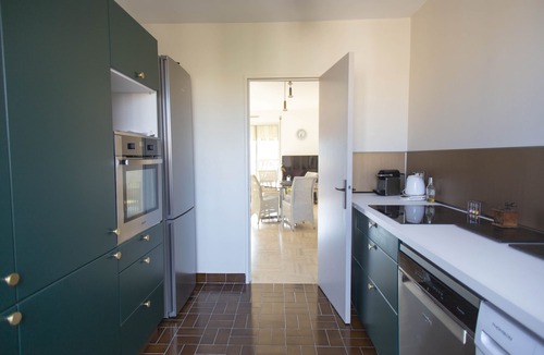 Hyeres City Centre Apartment | Christmas in Hyères! Charming 3-bedroom apartment - Terrace - Parking -