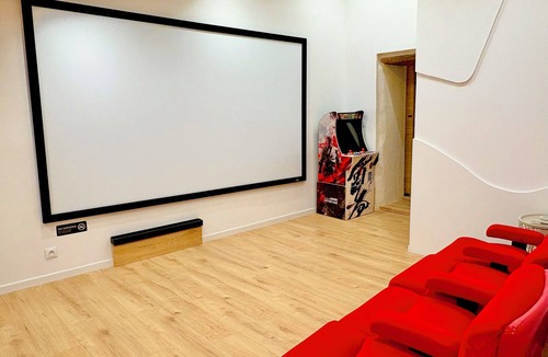 Montfrin Apartment | CINEMA Lune