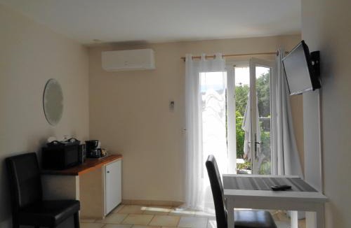 Lacoste Bed & Breakfast | Clos des Lavandes - Chambres et Suites de charme climatisées-Luberon
