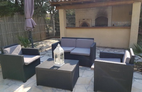 Bedarrides Apartment | Close Avignon, Pretty house with swimming pool