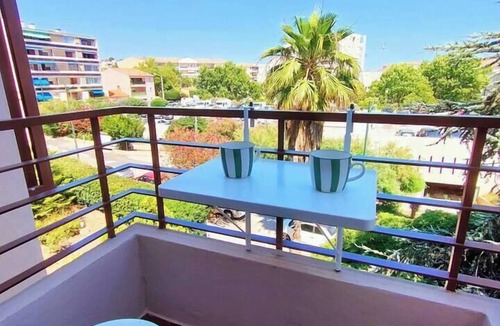 Hyeres City Centre Apartment | Cocooning apartment Air-conditioning / near center / Parking