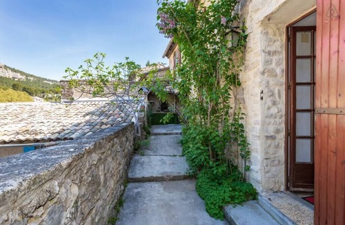 Fontaine-de-Vaucluse House | Coin de Paradis sous le château des évêques