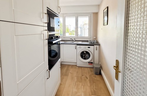 Riou - Petit Juas - Av de Grasse Apartment | Comfortable and fully equiped two bedroom apartment
