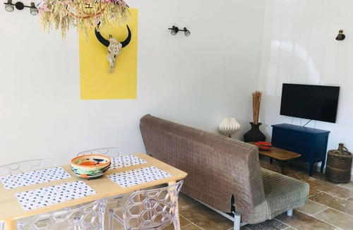 Beaucaire Apartment | Comfortable Apartment: Parking, AC, Wifi