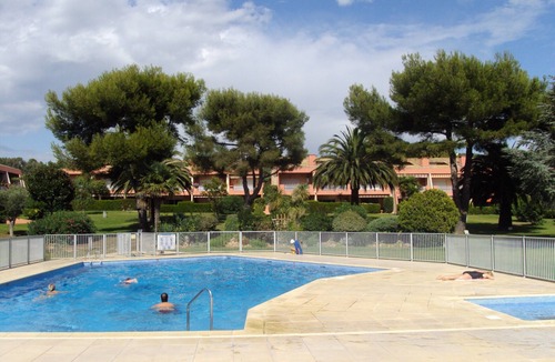 Le Pradet Apartment | Comfortable apartment, beach, pool, tennis, sailing, sea view, golf, diving