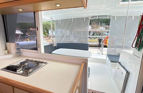 Hyeres Boat Rental | Comfortable cabin rental