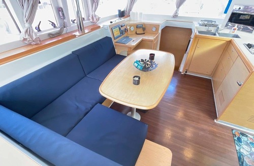 Hyeres Boat Rental | Comfortable cabin rental