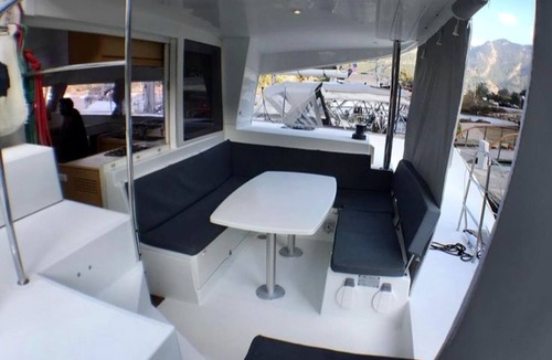 Hyeres Boat Rental | Comfortable cabin rental