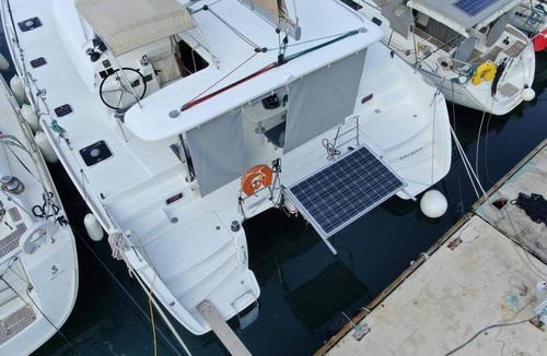 Hyeres Boat Rental | Comfortable cabin rental